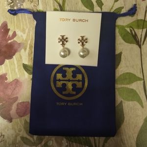 Tory burch Gold Pearl pendants earrings